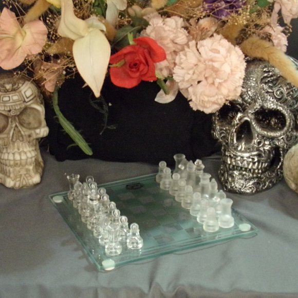 Beautiful Mini Glass Chess Set - Picture 4 of 5